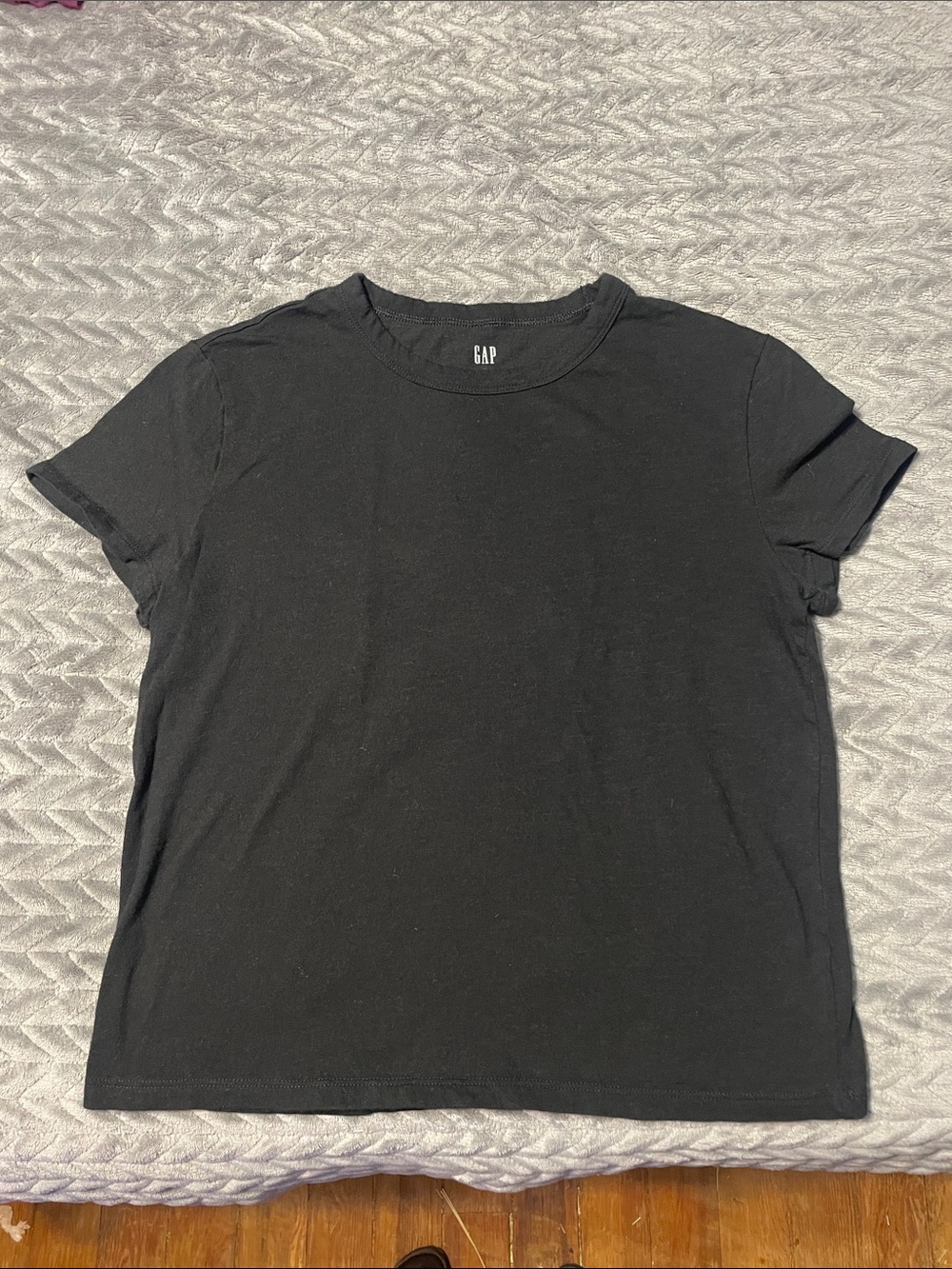 GAP Women’s Classic Black Crewneck Tee